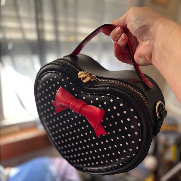 Heart-Shaped Black Polka Dot Retro bag with Red Bow - Picture 5 of 10